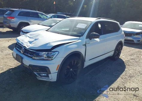 2020 Volkswagen Tiguan 2.0T Se/2.0T Se R-Line Black/2.0T Sel z USA, uszkodzony, nr VIN 3VV2B7AX8LM160329